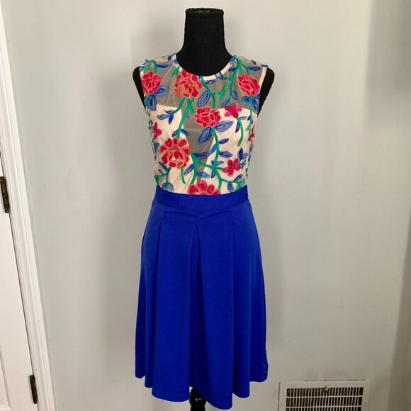 Floral Embroidered Lace Dress (Size S) - Picture 3 of 12